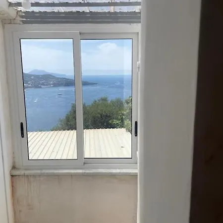 La Casetta Di Bellatrix Montechiaro B&B